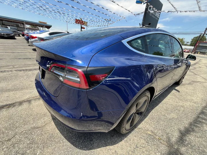 BLUE, 2019 TESLA MODEL 3 MID RANGE Image 21