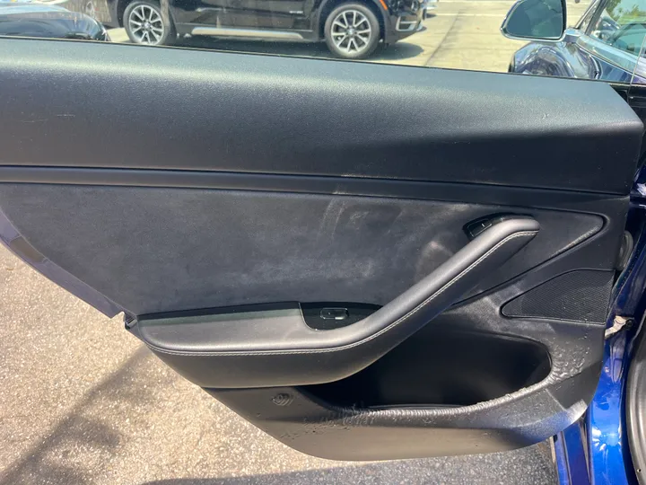 BLUE, 2019 TESLA MODEL 3 MID RANGE Image 24