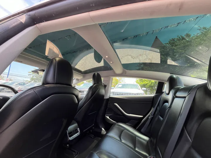 BLUE, 2019 TESLA MODEL 3 MID RANGE Image 26