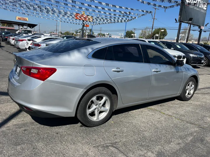 SILVER, 2018 CHEVROLET MALIBU Image 10