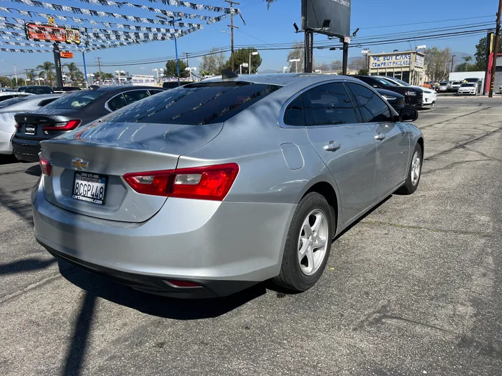 SILVER, 2018 CHEVROLET MALIBU Image 11