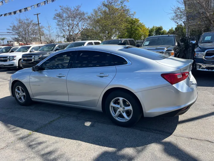 SILVER, 2018 CHEVROLET MALIBU Image 13