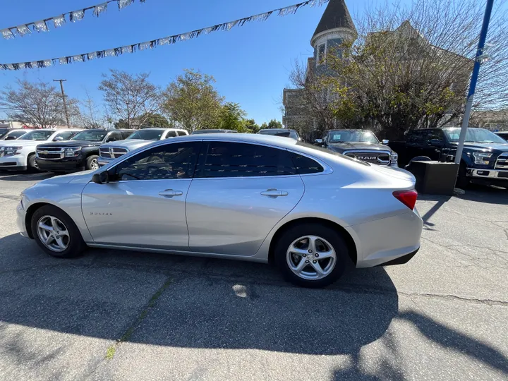 SILVER, 2018 CHEVROLET MALIBU Image 17