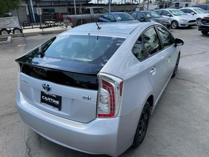 SILVER, 2015 TOYOTA PRIUS THREE Image 12