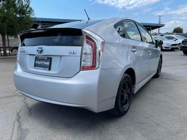 SILVER, 2015 TOYOTA PRIUS THREE Image 13