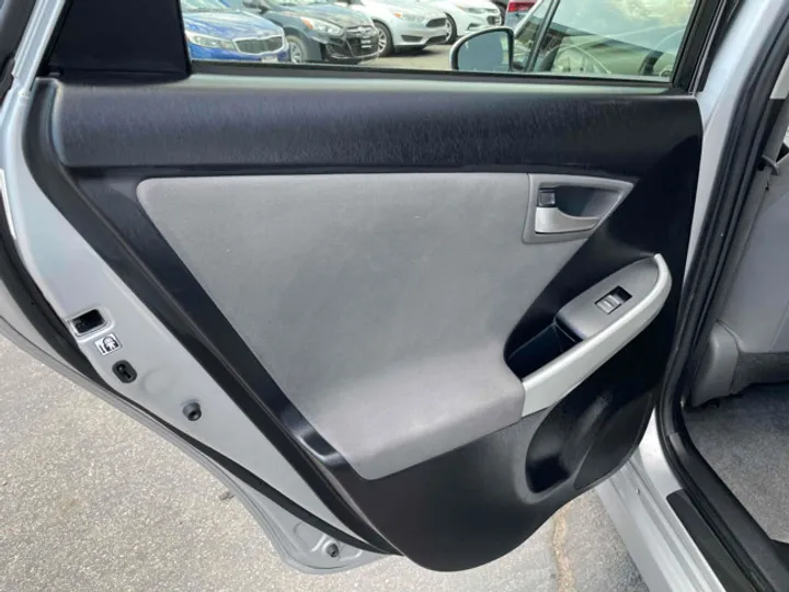 SILVER, 2015 TOYOTA PRIUS THREE Image 20