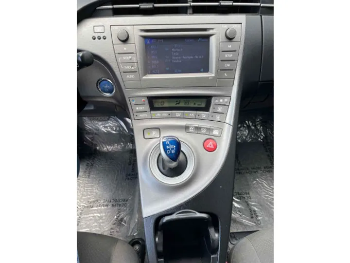 SILVER, 2015 TOYOTA PRIUS THREE Image 32