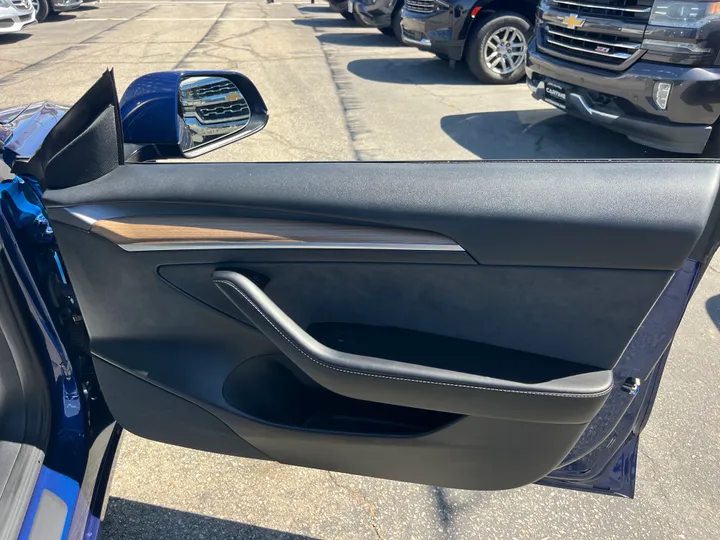 BLUE, 2023 TESLA MODEL 3 Image 49