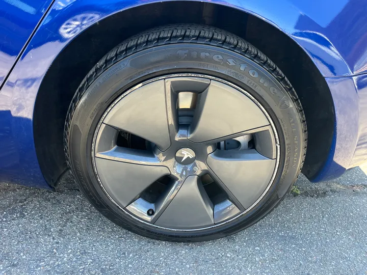 BLUE, 2023 TESLA MODEL 3 Image 61