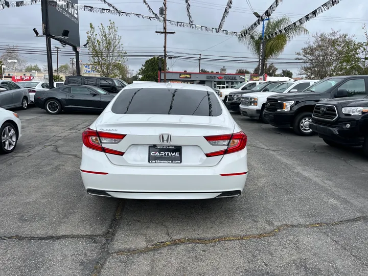 WHITE, 2019 HONDA ACCORD Image 13