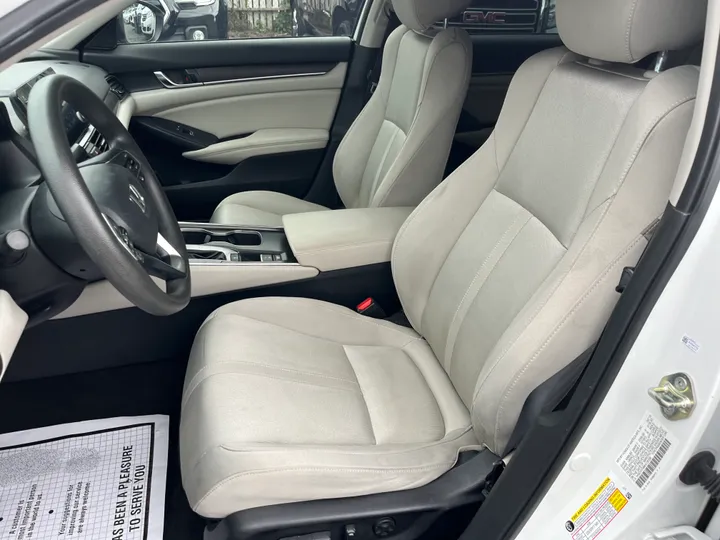 WHITE, 2019 HONDA ACCORD Image 25