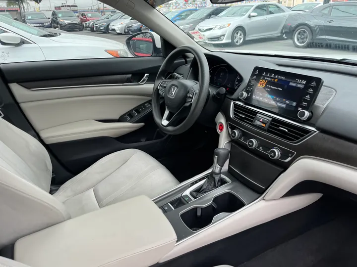 WHITE, 2019 HONDA ACCORD Image 41