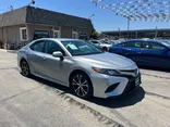 SILVER, 2019 TOYOTA CAMRY SE Thumnail Image 2