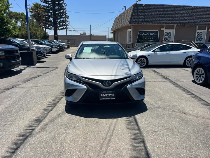 SILVER, 2019 TOYOTA CAMRY SE Image 5