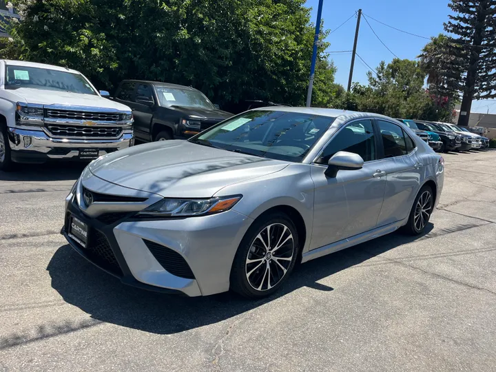 SILVER, 2019 TOYOTA CAMRY SE Image 7