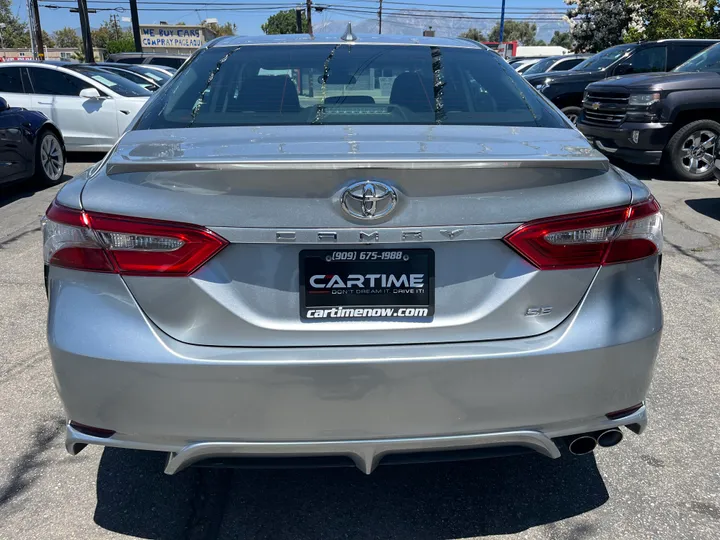 SILVER, 2019 TOYOTA CAMRY SE Image 16