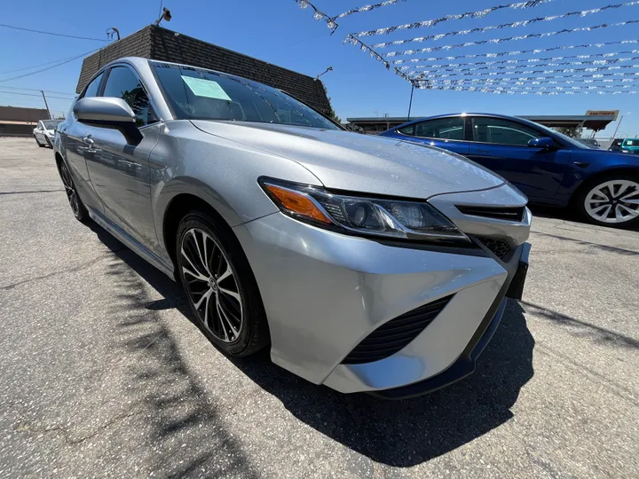 SILVER, 2019 TOYOTA CAMRY SE Image 18