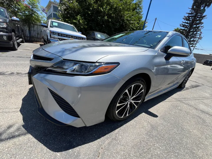 SILVER, 2019 TOYOTA CAMRY SE Image 19