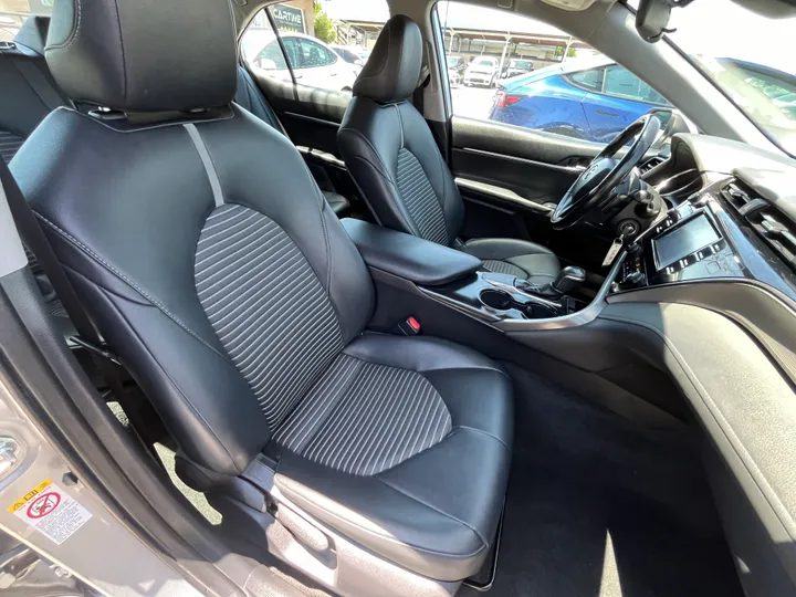 SILVER, 2019 TOYOTA CAMRY SE Image 52