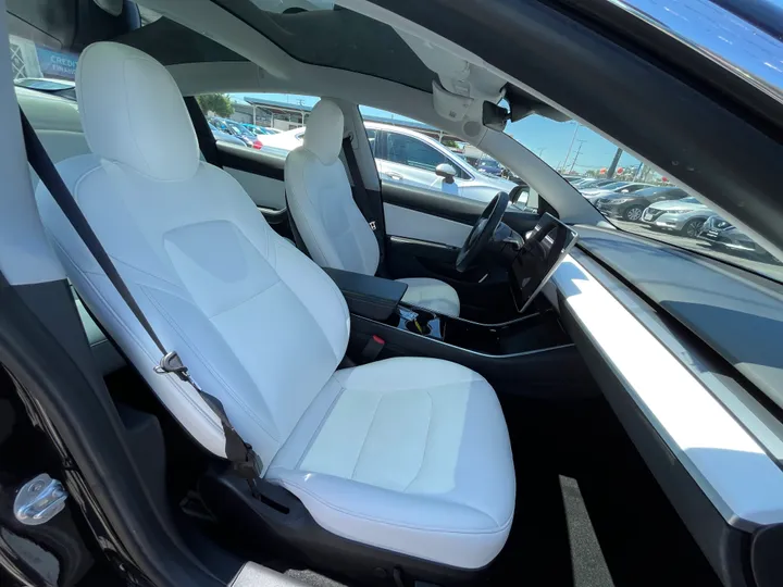 BLACK, 2019 TESLA MODEL 3 Image 42