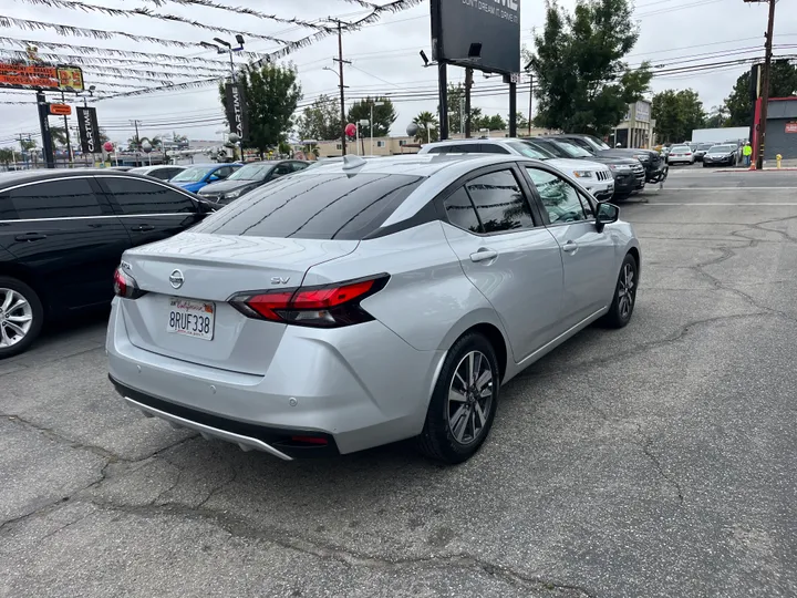 SILVER, 2020 NISSAN VERSA Image 9