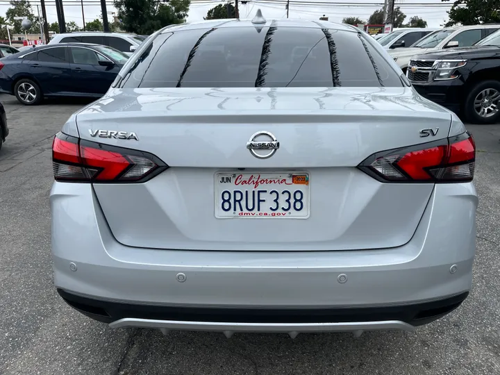 SILVER, 2020 NISSAN VERSA Image 16