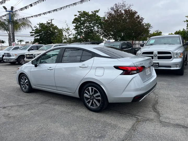 SILVER, 2020 NISSAN VERSA Image 17