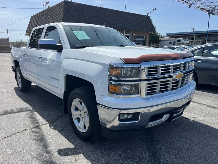 WHITE, 2015 CHEVROLET SILVERADO 1500 CREW CAB Z71 LTZ 4WD Image 4