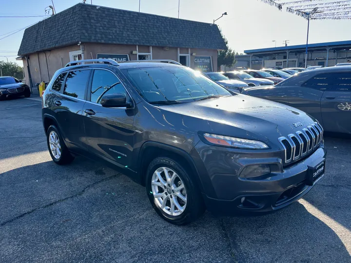 GRAY, 2018 JEEP CHEROKEE Image 5