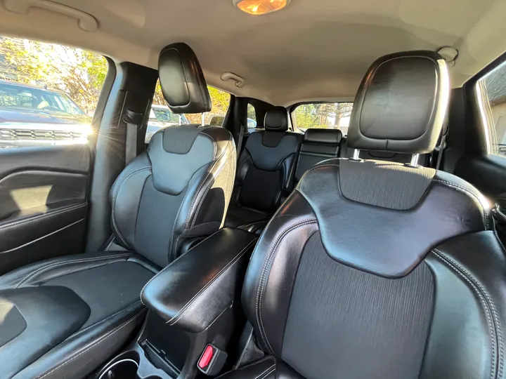 GRAY, 2018 JEEP CHEROKEE Image 33