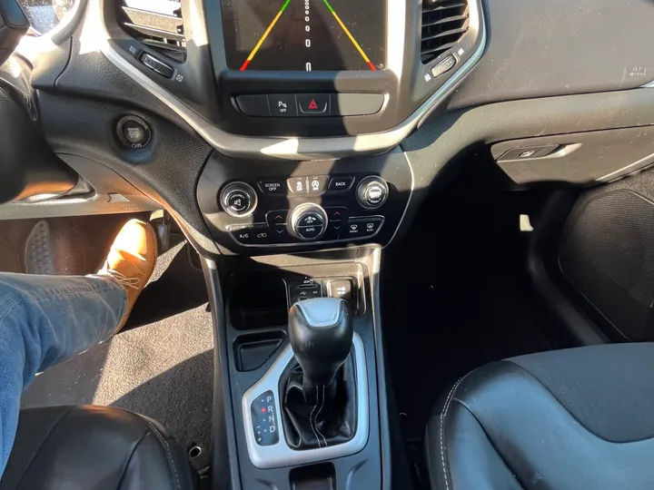 GRAY, 2018 JEEP CHEROKEE Image 42