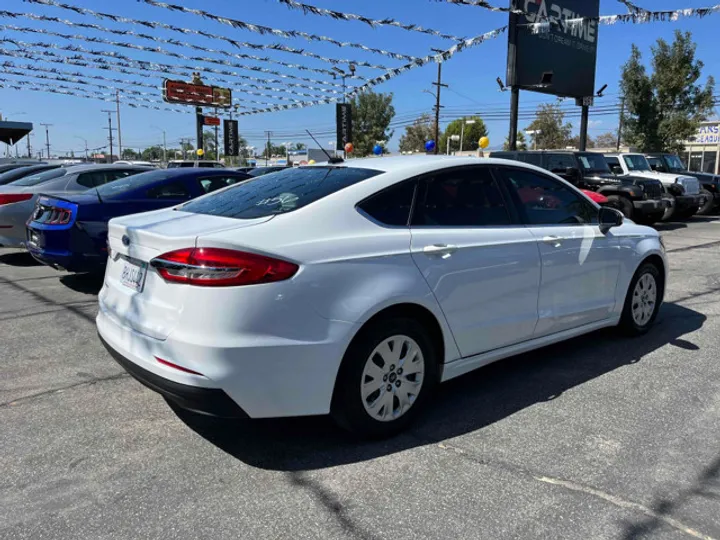 WHITE, 2019 FORD FUSION Image 11