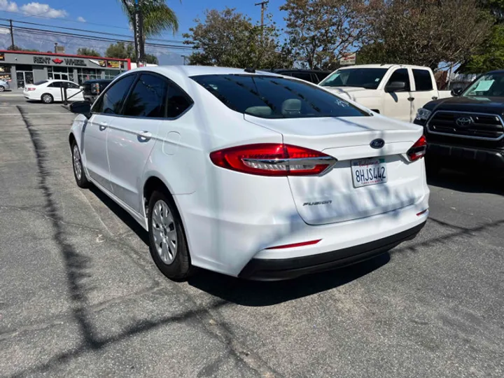 WHITE, 2019 FORD FUSION Image 13