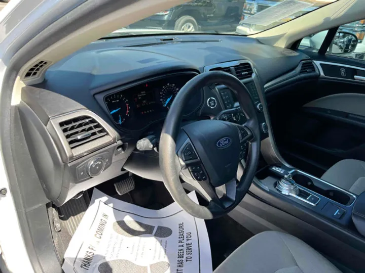WHITE, 2019 FORD FUSION Image 25