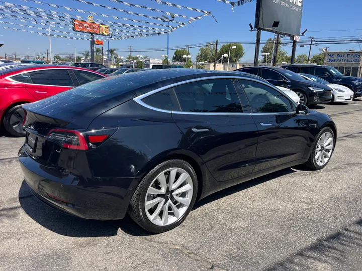 BLACK, 2018 TESLA MODEL 3 LONG RANGE Image 14