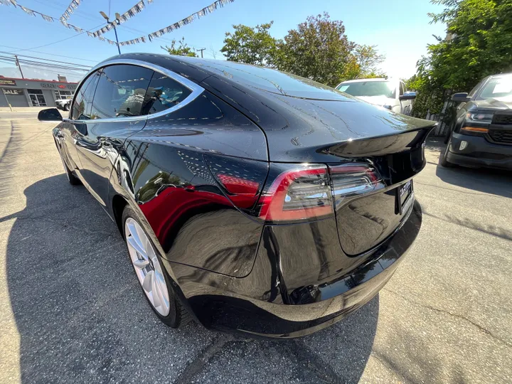 BLACK, 2018 TESLA MODEL 3 LONG RANGE Image 15