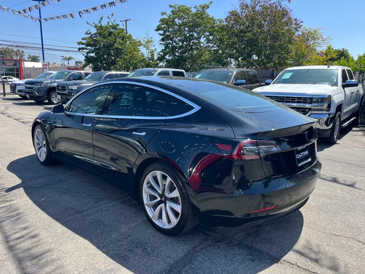 BLACK, 2018 TESLA MODEL 3 LONG RANGE Image 17