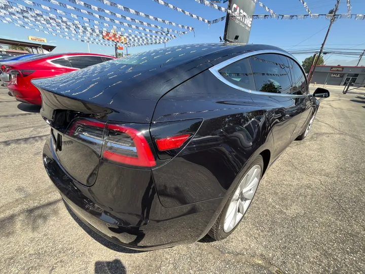 BLACK, 2018 TESLA MODEL 3 LONG RANGE Image 23