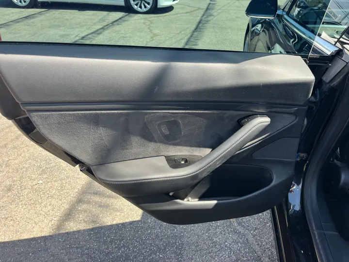 BLACK, 2018 TESLA MODEL 3 LONG RANGE Image 27