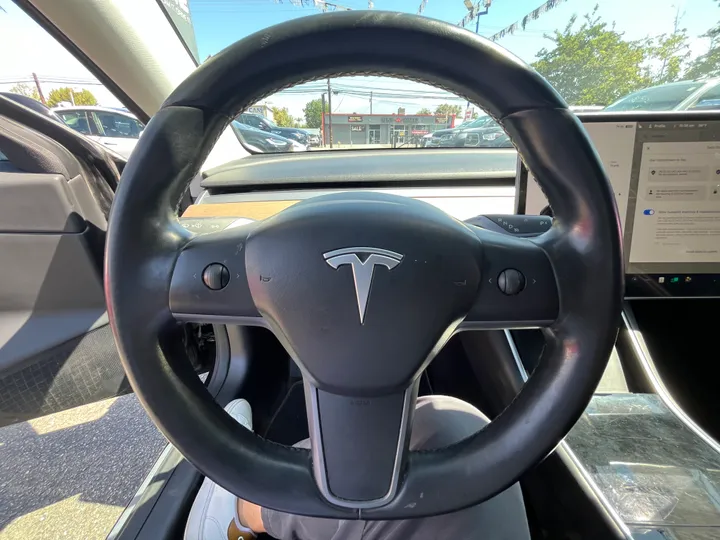 BLACK, 2018 TESLA MODEL 3 LONG RANGE Image 38