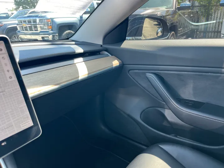 BLACK, 2018 TESLA MODEL 3 LONG RANGE Image 42