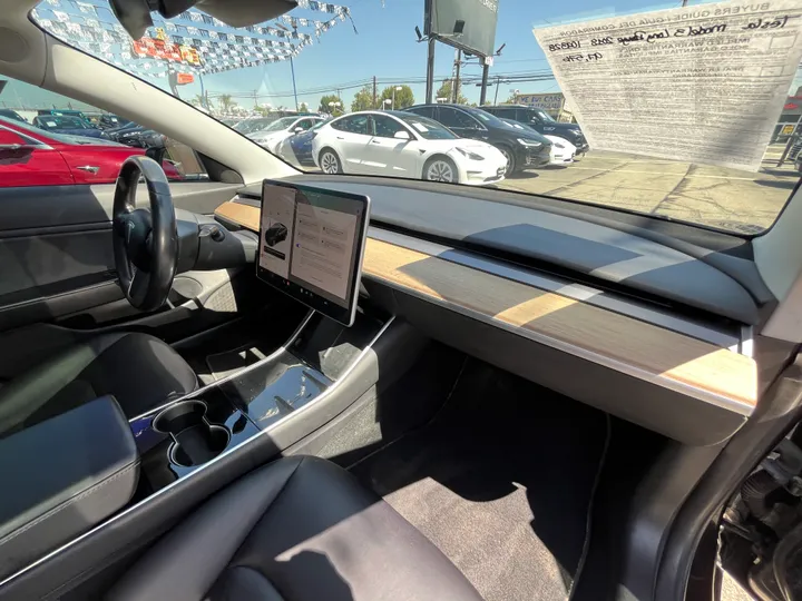 BLACK, 2018 TESLA MODEL 3 LONG RANGE Image 50