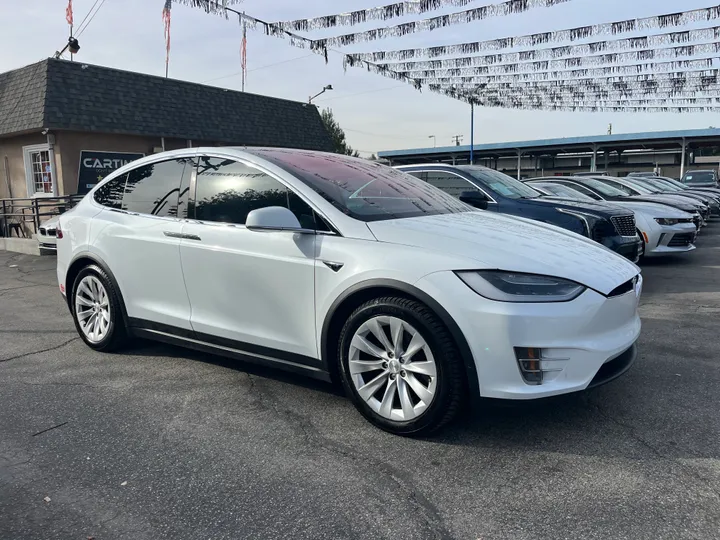 WHITE, 2017 TESLA MODEL X 100D AWD Image 2