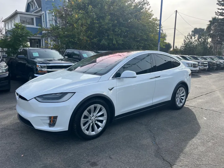 WHITE, 2017 TESLA MODEL X 100D AWD Image 9