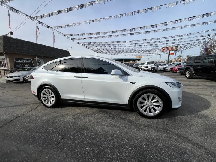 WHITE, 2017 TESLA MODEL X 100D AWD Image 11