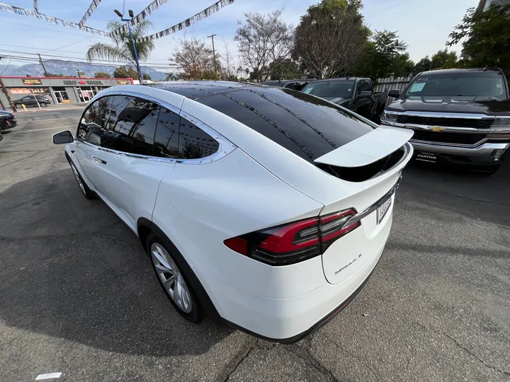 WHITE, 2017 TESLA MODEL X 100D AWD Image 15