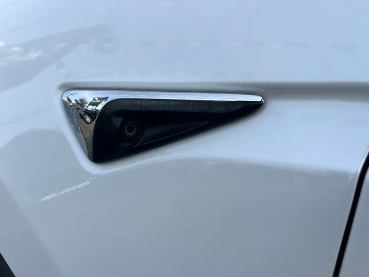 WHITE, 2017 TESLA MODEL X 100D AWD Image 47