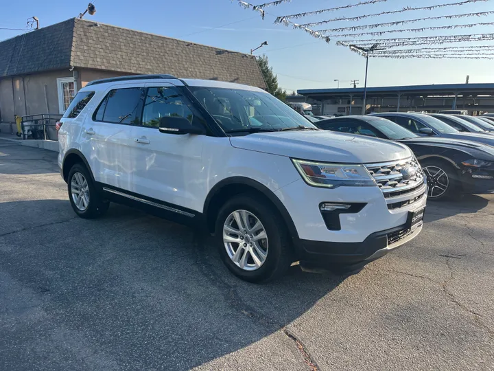 WHITE, 2019 FORD EXPLORER XLT 4WD Image 2