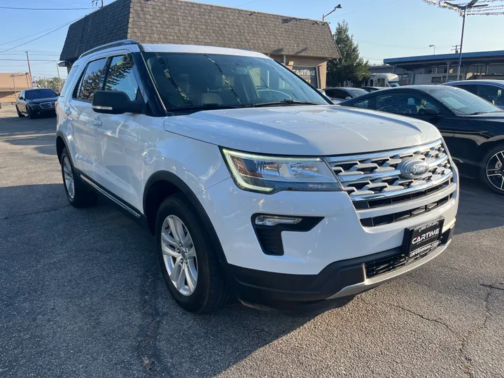 WHITE, 2019 FORD EXPLORER XLT 4WD Image 4