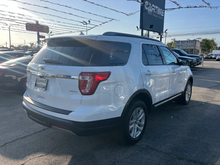 WHITE, 2019 FORD EXPLORER XLT 4WD Image 11